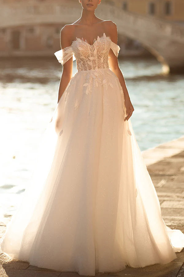 Abito da sposa in stile country con scollo a cuore e scollo a V